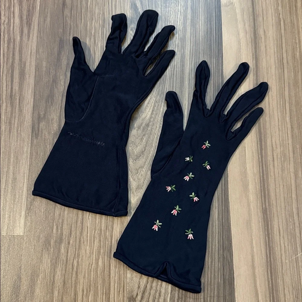 Van Raalte gloves typically